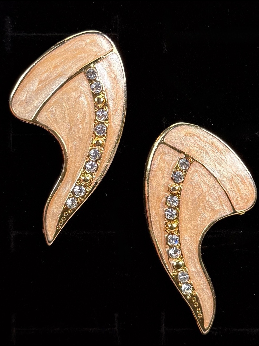 Beautiful goldtone enamel bling interesting clip on earrings